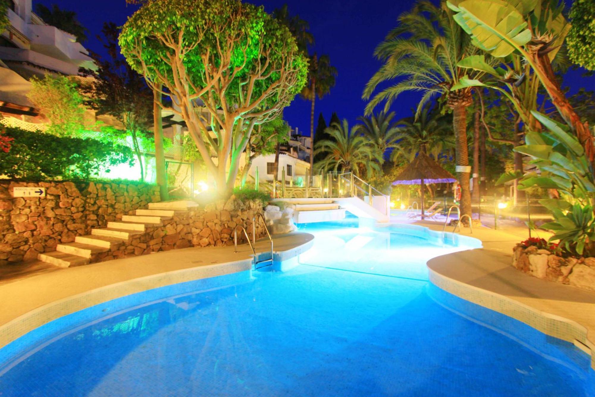 1108 Beachfront 2 Apartments With Roofterrace 80Mtrgt Beach 3 Pools Marbella Exterior photo