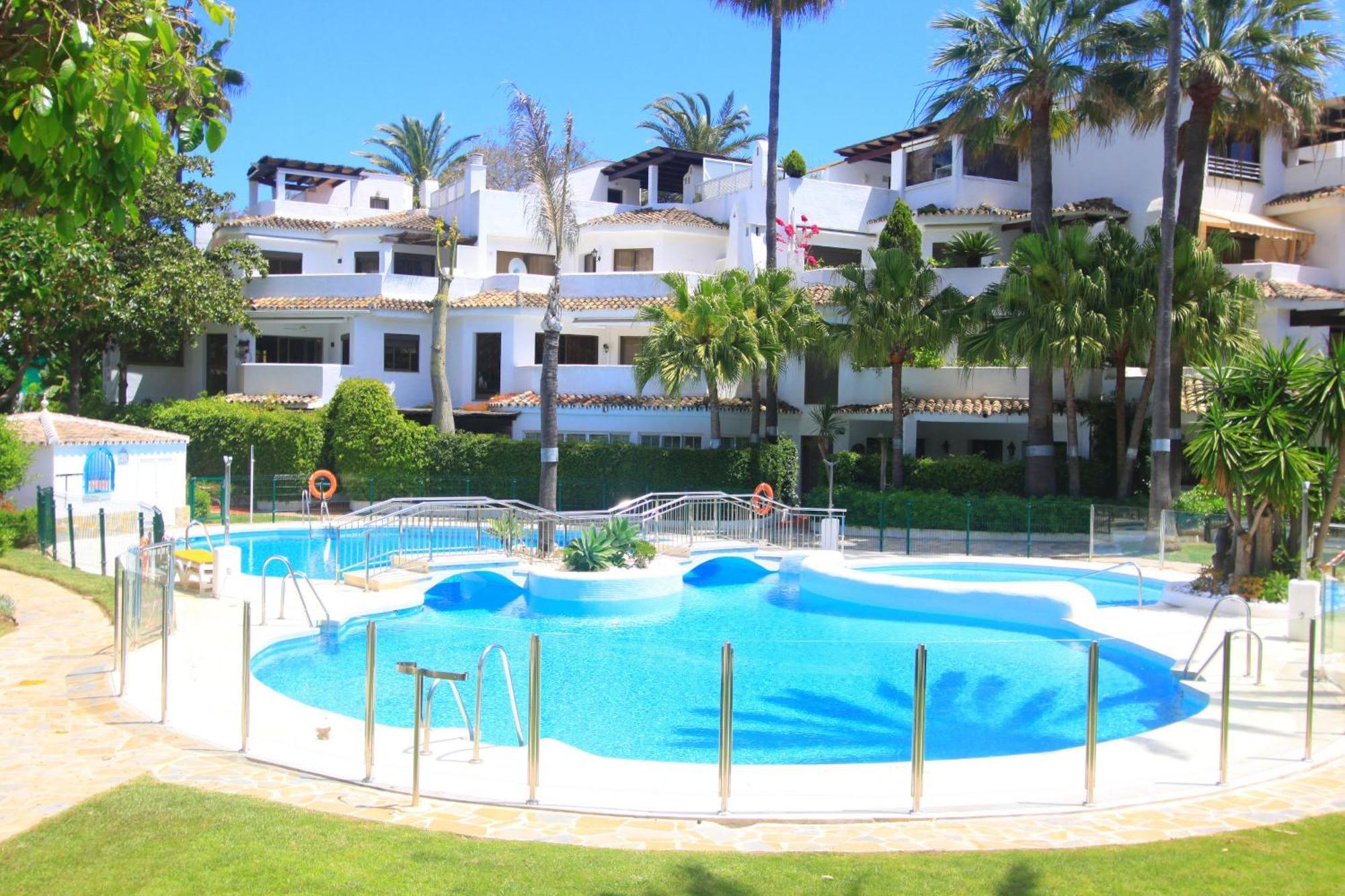 1108 Beachfront 2 Apartments With Roofterrace 80Mtrgt Beach 3 Pools Marbella Exterior photo